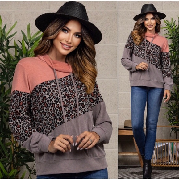 LAST ONE: USA made leopard print women’s cute fall pullover sweater comfy top - Picture 2 of 4